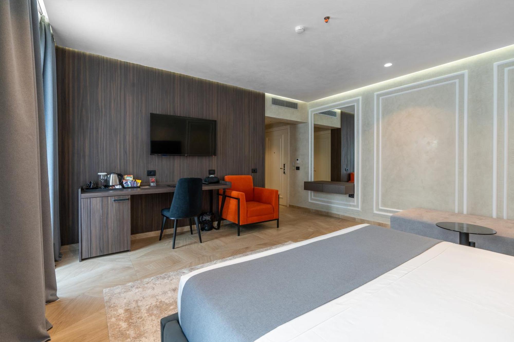 Hotel Plaza Berat Buitenkant foto