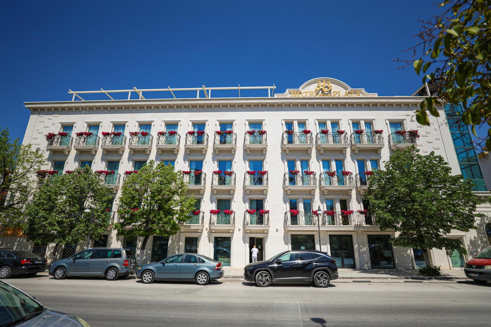 Hotel Plaza Berat Buitenkant foto