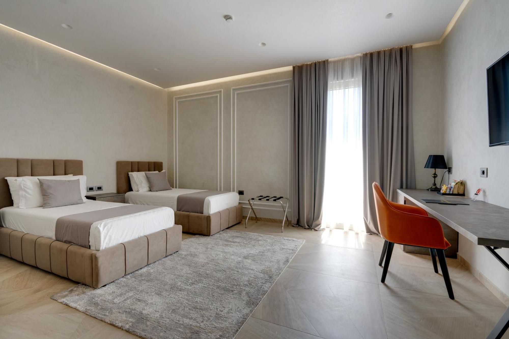 Hotel Plaza Berat Buitenkant foto