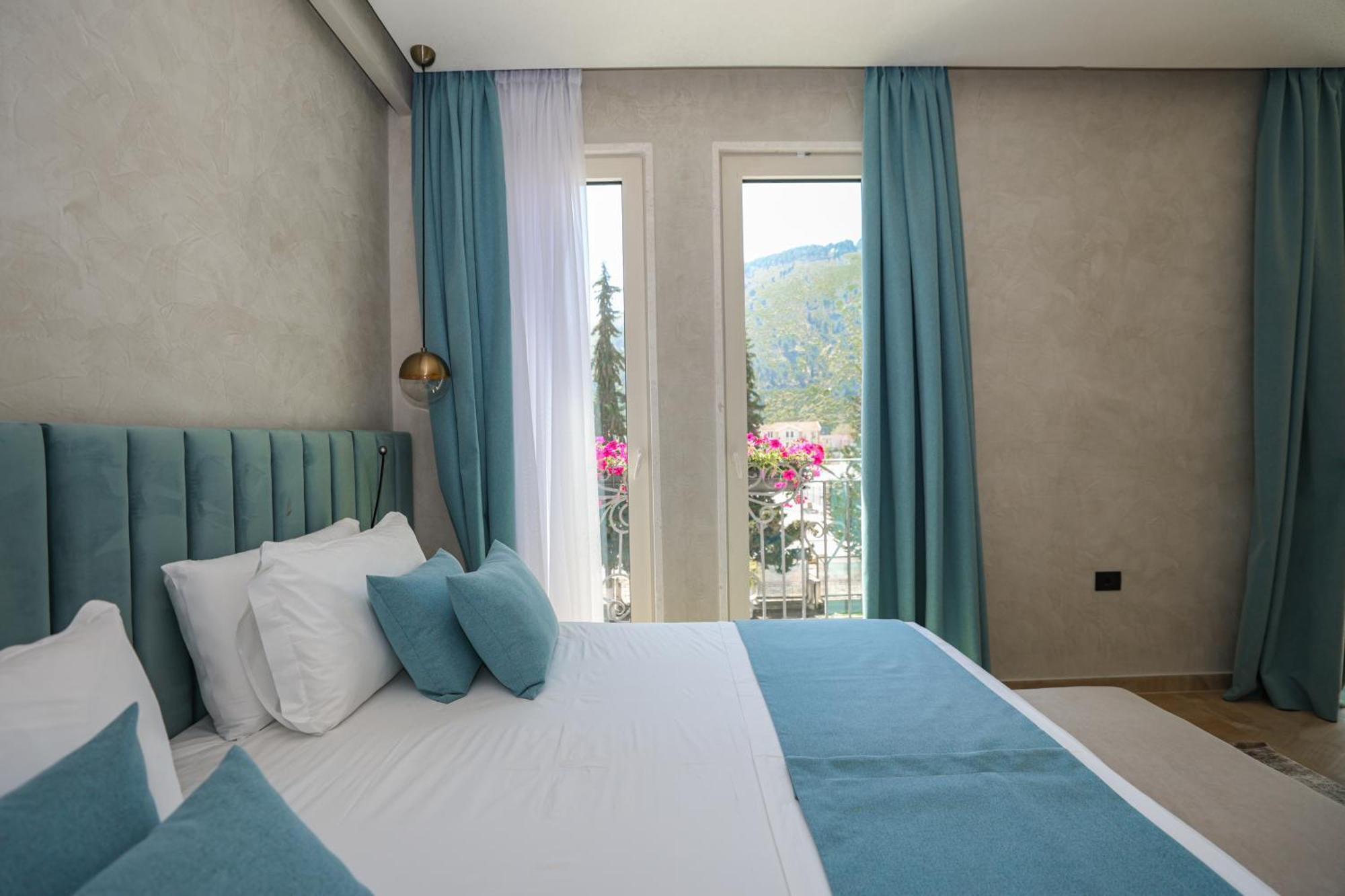 Hotel Plaza Berat Buitenkant foto